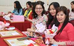 Những bóng hồng đoạt giải cuộc thi ảnh "Phụ nữ Cơ quan Bộ GTVT với ATGT"