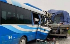 Lộ nguyên nhân xe khách đâm đuôi container khiến 2 người tử vong ở Nghệ An