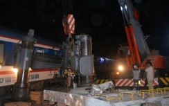 Xuyên đêm khắc phục tai nạn giữa tàu hỏa và xe container tại Khánh Hòa