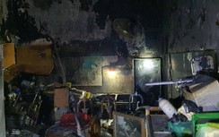 Gia đình 4 người mắc kẹt trong căn nhà bốc cháy lúc rạng sáng