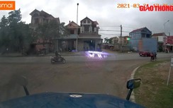 Video: Xe máy chạy tốc độ cao tông người phụ nữ văng xa hàng chục mét