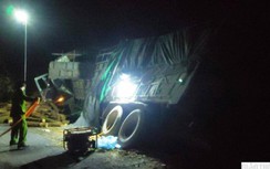 Thanh Hoá: Xe tải chở keo tông vào ta luy dương, 7 người tử vong