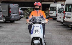 Cảnh sát Bỉ tuần tra bằng xe máy điện Trung Quốc