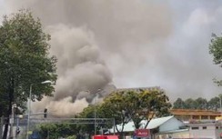 Cháy nhà giữa trung tâm quận 1, học sinh trường Ernst Thalmann phải sơ tán