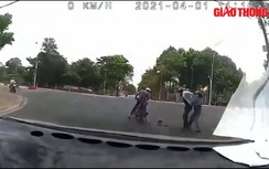 Video: Bị giật dây chuyền, người phụ nữ quật ngã tên cướp giữa đường
