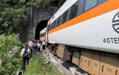 Hiện trường vụ tàu điện trật đường ray khiến 36 người thiệt mạng ở Đài Loan