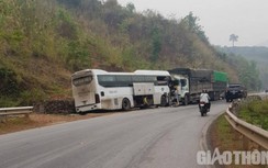 Ô tô khách đấu đầu xe tải ở Mộc Châu - Sơn La, nhiều người bị thương
