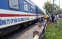 Video TNGT 5/4: Băng qua đường sắt, người phụ nữ bị tàu cán tử vong