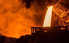 Mất hết tiền vì chứng khoán, nhà đầu tư Trung Quốc nhảy vào lò nung thép