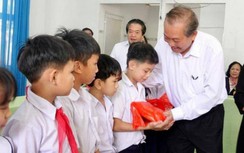 Phó Thủ tướng Trương Hòa Bình thăm trung tâm dạy trẻ khuyết tật Quảng Ngãi