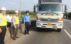 Phó Tổng cục trưởng Đường bộ "mật phục" bắt xe quá tải trên QL51