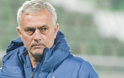 Mourinho còn chờ gì mà chưa ra đi?