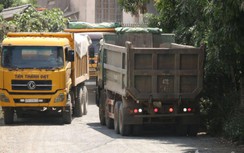 Đắk Lắk: Xe chở đá cơi thùng, quá tải nghênh ngang trên đường Hồ Chí Minh
