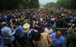 Hàng trăm nghìn người về dâng hương nơi Đất Tổ ngày chính lễ