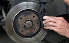 Thấy dấu hiệu nào phải thay má phanh ô tô gấp để đảm bảo an toàn?