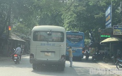 Yên Bái: Xe khách vô tư chạy lòng vòng, bắt khách giữa thị xã Nghĩa Lộ