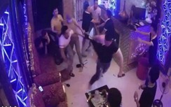 Video: Nhóm thanh niên đánh đập nhân viên quán karaoke ở Quảng Nam