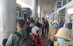 Đà Nẵng: Bến xe, nhà ga chật cứng khách, siết chặt phòng dịch Covid-19
