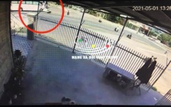 Video: Mô tô phân khối lớn đâm trực diện đầu xe khách, đôi nam nữ gặp hoạ