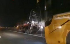 Xe khách tông xe tải trên cao tốc TP.HCM-Trung Lương: 1 người tử vong