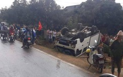 Sơn La: Xe tải lật ngửa trên QL6 khiến 2 người bị thương