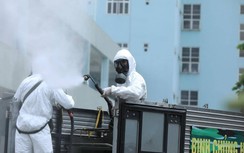 Cận cảnh quân đội khẩn trương khử khuẩn ổ dịch Bệnh viện K Tân Triều