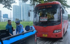 Mạnh tay xử phạt xe khách chạy “rùa bò” quanh bến xe ở Hà Nội