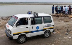 Lộ video thả thi thể trôi sông, 2 bang Ấn Độ hết tranh cãi