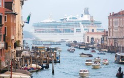 Góc khuất sau những siêu tàu du lịch tại xứ sở ăn chơi Venice