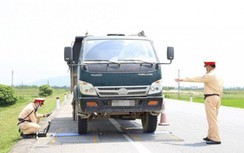 Lãnh đạo tỉnh Hà Tĩnh yêu cầu xử lý nghiêm xe chở quá tải, rơi vãi vật liệu