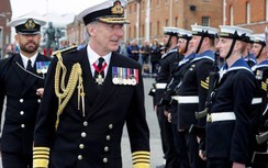 Đô đốc Anh hứng phản ứng mạnh từ dư luận khi đề cập đến Trung Quốc và Nga