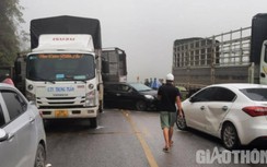 Tai nạn liên hoàn giữa 9 ô tô trên QL6, giao thông ùn tắc cục bộ