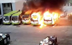 Video: Xe điện Trung Quốc đang đỗ bất ngờ phát nổ, bốc cháy dữ dội