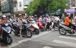 Cần nâng cao tính an toàn khi chưa cấm được xe máy