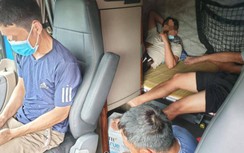 5 người thuê xe đầu kéo, trốn trong cabin để né chốt kiểm soát dịch