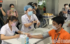 Cận cảnh 500 công nhân mở đầu chiến dịch tiêm vaccine Covid lớn nhất TP.HCM