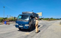 Dùng xe buýt chống nóng cho lực lượng tại chốt phòng dịch cửa ngõ TP Vinh