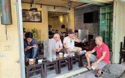 Chùm ảnh: Người Hà Nội sung sướng được ăn phở tại chỗ, uống cafe tại bàn