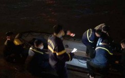 Hà Nội: Cảnh sát kịp thời cứu thanh niên bị gió cuốn ra giữa hồ Tây
