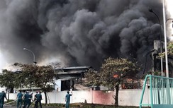 Cháy dữ dội nhiều giờ ở công ty hóa chất trong Khu công nghiệp Biên Hòa