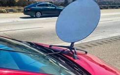 Bị cảnh sát phạt vì lắp đĩa bắt wifi Starlink chềnh ềnh trước mũi xe
