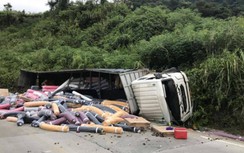 Xe tải mất lái khi đổ đèo, phụ xe văng ra ngoài bị cán tử vong
