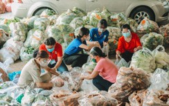 10 tấn rau xanh tặng 300 hộ dân khu cách ly ở TP Thủ Đức