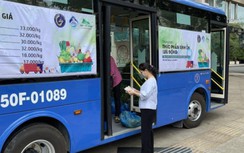 Xe buýt di động bán rau củ phục vụ người dân TP.HCM