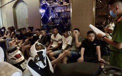 Tụ tập hát karaoke phớt lờ lệnh cấm, chủ quán và 19 khách hát bị phạt nặng