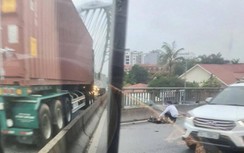 Hải Phòng: Va chạm với xe container trên cầu vượt, người đi xe máy tử vong