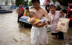 Những hình ảnh cảm động trong trận lũ "nghìn năm có một" tại Trung Quốc