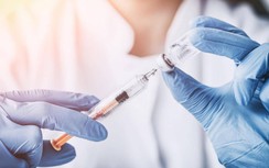 Chấm dứt hợp đồng nữ cán bộ phường "ưu ái" người thân tiêm vaccine Covid-19