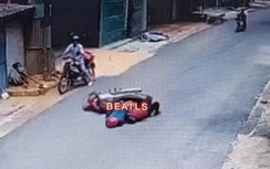 Thanh niên đầu trần đi xe máy kiểu "xé gió" gây TNGT tại Lạng Sơn