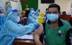 Shipper, nhân viên siêu thị ngóng được tiêm vaccine ngừa Covid-19